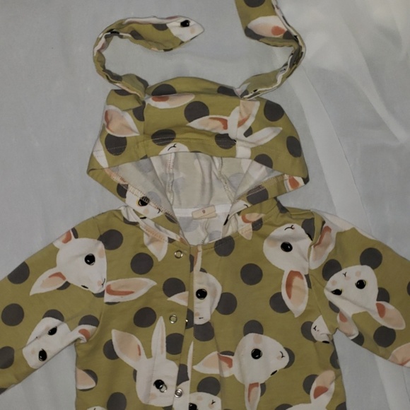 Green bunny romper - Picture 2 of 5